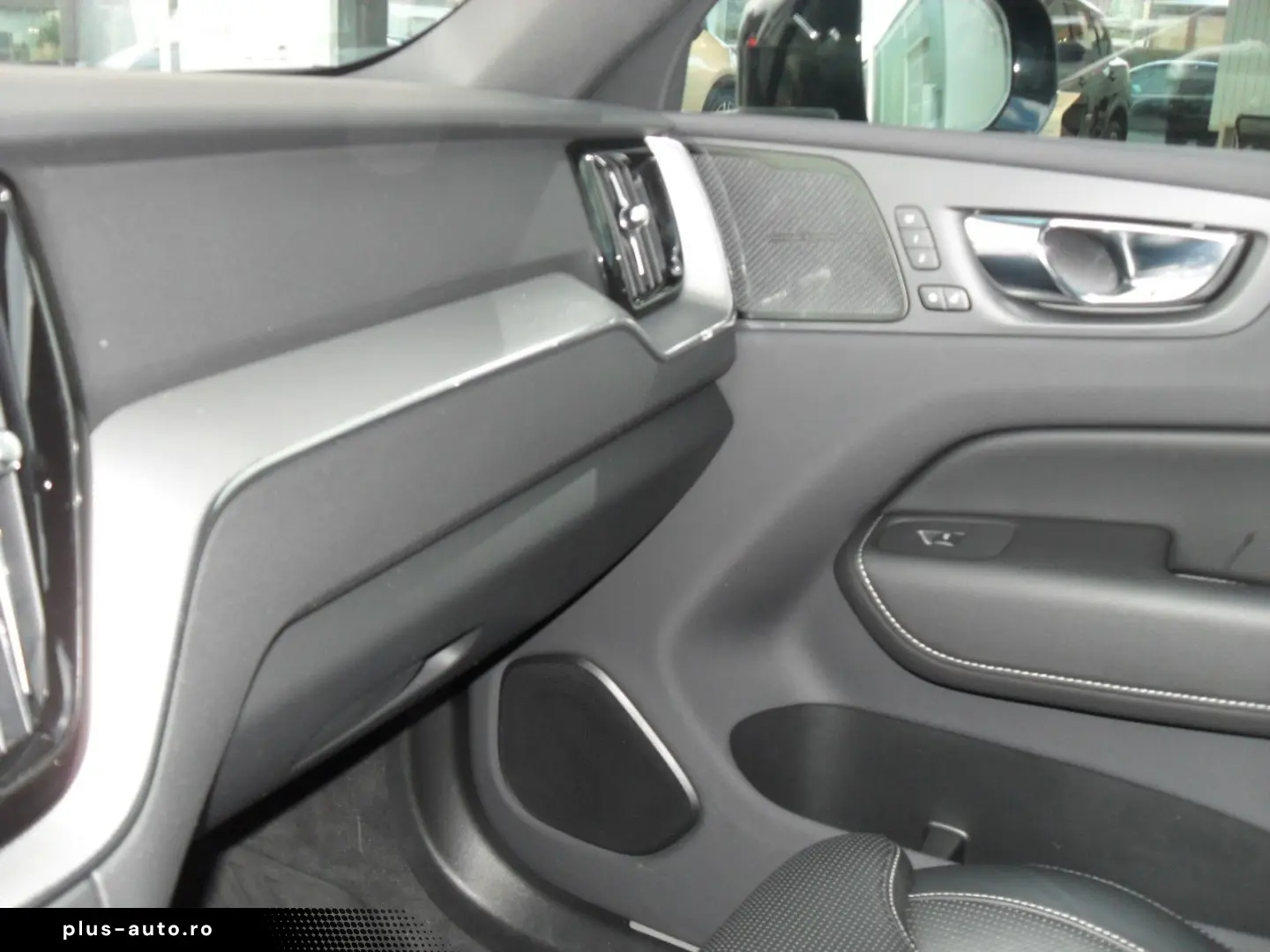 VOLVO XC 60 T8 R Design AWD   Head UP   AHK   PD   WP