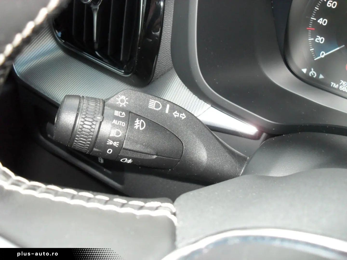 VOLVO XC 60 T8 R Design AWD   Head UP   AHK   PD   WP