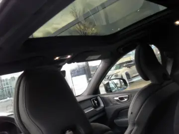 VOLVO XC 60 T8 R Design AWD   Head UP   AHK   PD   WP