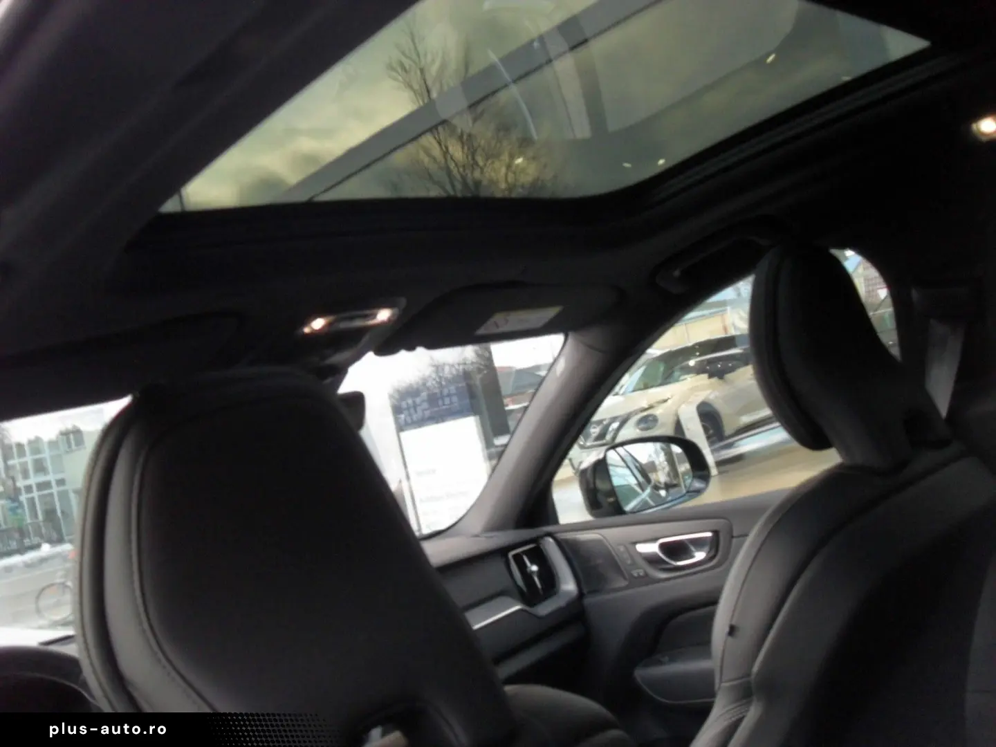 VOLVO XC 60 T8 R Design AWD   Head UP   AHK   PD   WP