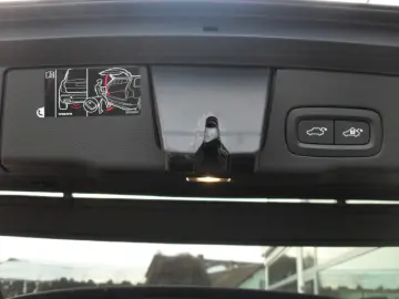 VOLVO XC 60 T8 R Design AWD   Head UP   AHK   PD   WP