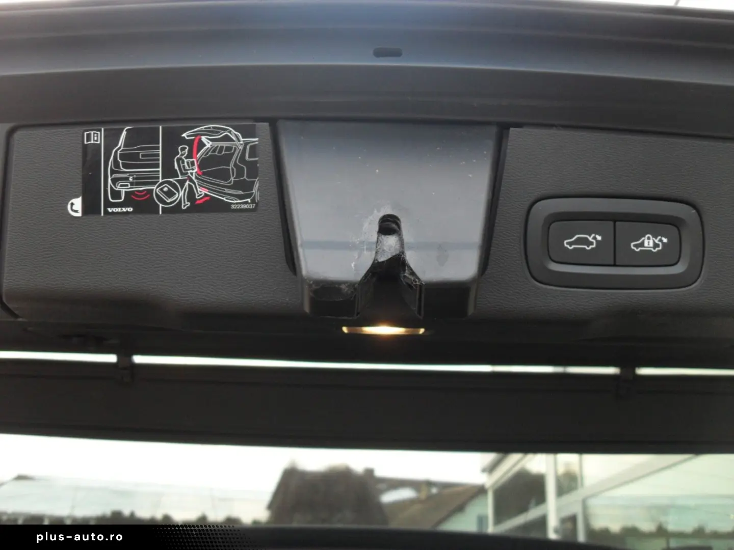 VOLVO XC 60 T8 R Design AWD   Head UP   AHK   PD   WP