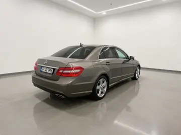 Mercedes-Benz E300 Bluetec hybrid