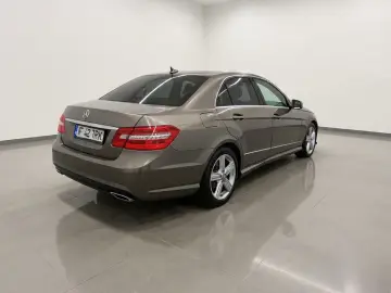 Mercedes-Benz E300 Bluetec hybrid