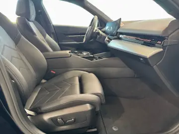 BMW 520i M SPORT PRO AdLED DA IconicGlow Kam H K 20