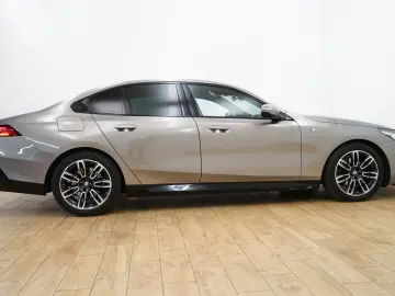 BMW 520d Limousine [M Sport  ACC  AHK  LED  RFK]