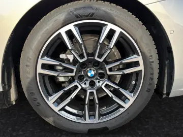 BMW 520i M Sport AHK Pano H K Sitzbelüft.