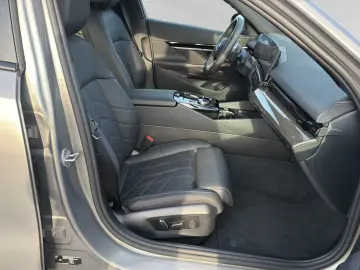 BMW 520i M Sport AHK Pano H K Sitzbelüft.