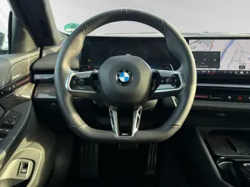 BMW 520i M Sport AHK Pano H K Sitzbelüft.