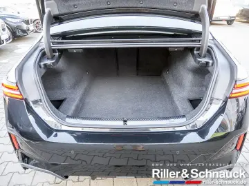 BMW 520i M-Sport AHK ACC HUD SITZBELÜFTUNG PANO 360