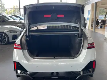 BMW 520i M Sport Pro A-LED ICONIC 360  20  HUD