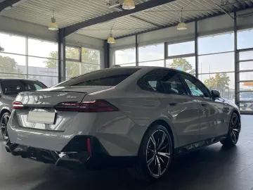 BMW 520i M Sport Pro A-LED ICONIC 360  20  HUD