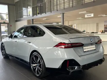 BMW 520i M Sport Pro A-LED ICONIC 360  20  HUD