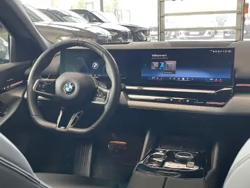 BMW 520i M Sport Pro A-LED ICONIC 360  20  HUD