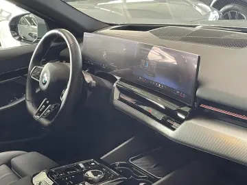BMW 520i M Sport Pro A-LED ICONIC 360  20  HUD