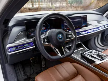 BMW M760e xDrive