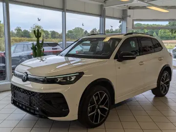 VW Tiguan 2.0TDI R-Line 4M Pano Black  Matrix 20