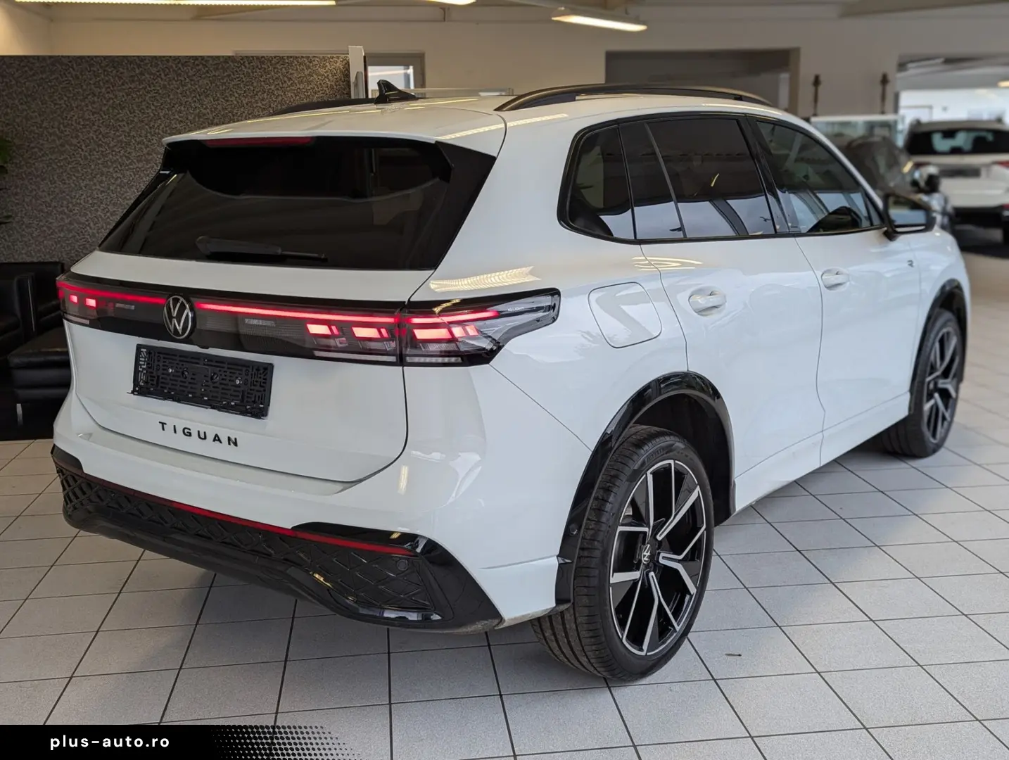 VW Tiguan 2.0TDI R-Line 4M Pano Black  Matrix 20