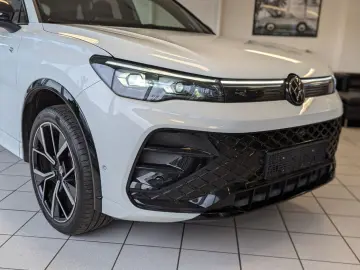 VW Tiguan 2.0TDI R-Line 4M Pano Black  Matrix 20