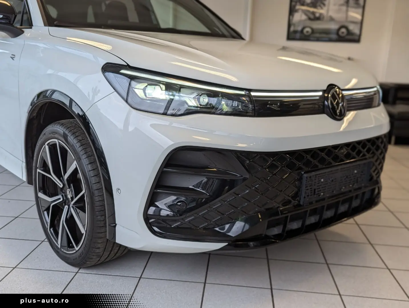 VW Tiguan 2.0TDI R-Line 4M Pano Black  Matrix 20