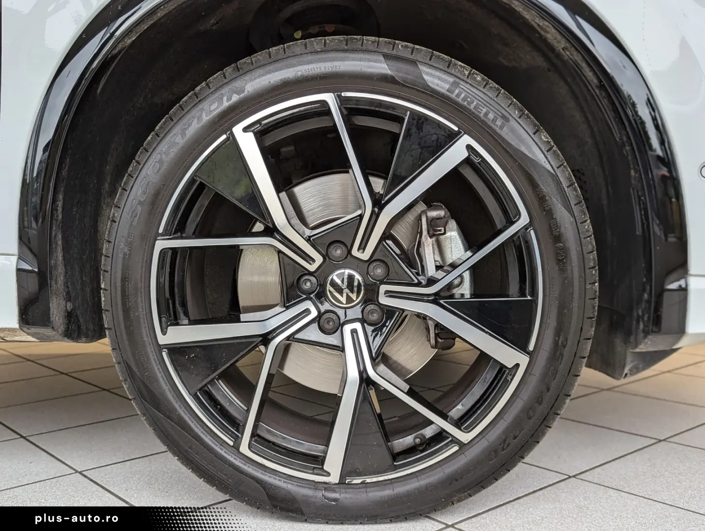 VW Tiguan 2.0TDI R-Line 4M Pano Black  Matrix 20