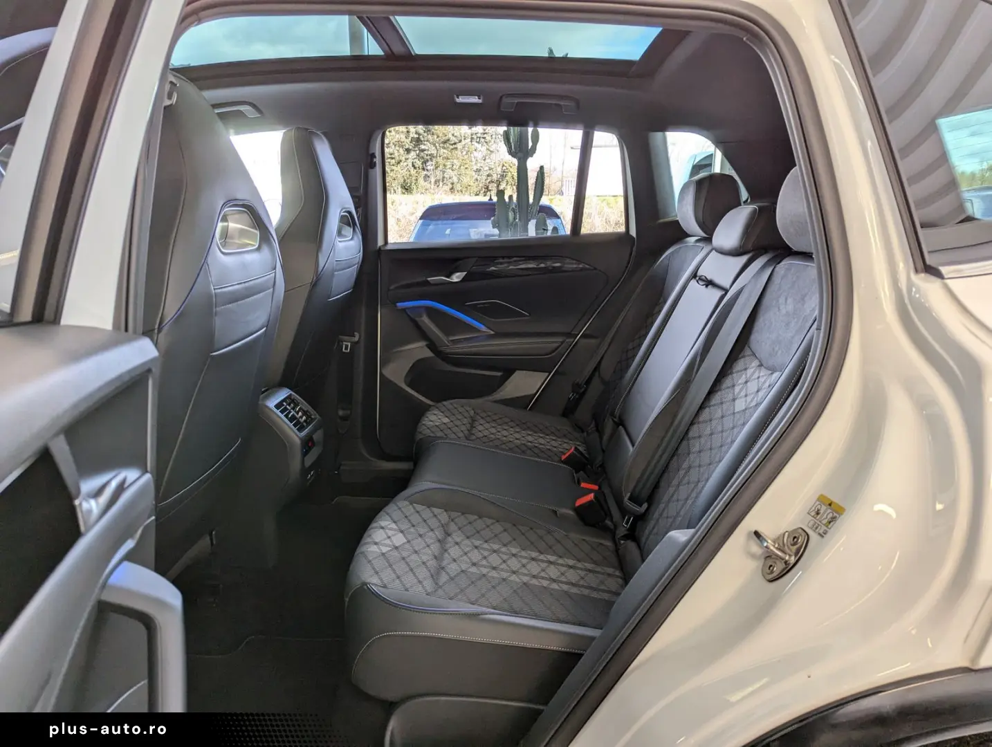 VW Tiguan 2.0TDI R-Line 4M Pano Black  Matrix 20