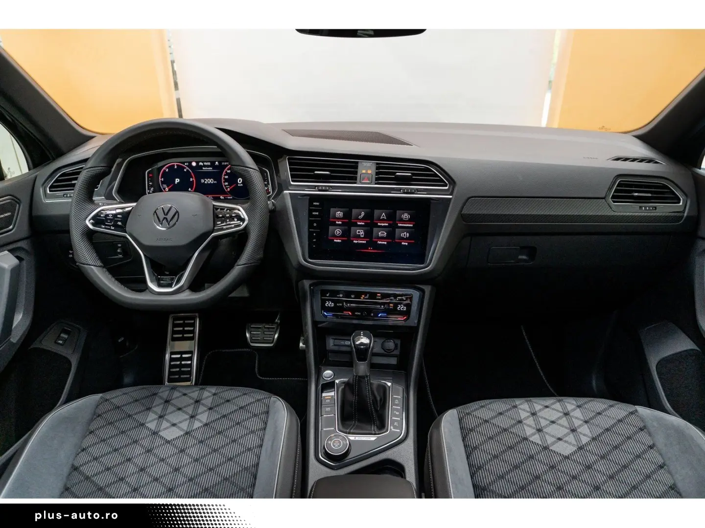 VW Tiguan R-Line TDI Allrad DSG  AHK LED Cam Webasto