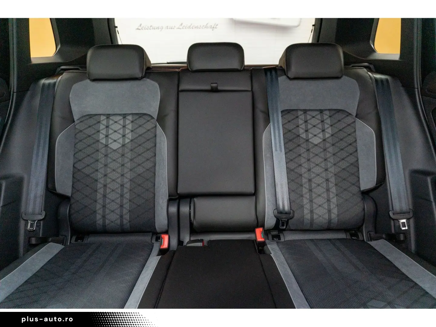 VW Tiguan R-Line TDI Allrad DSG  AHK LED Cam Webasto