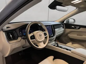 VOLVO XC60 B5 AWD Aut Leder-Beige PilotAssist BLIS 19'