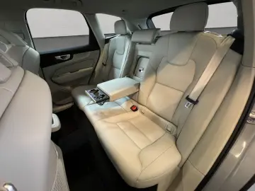 VOLVO XC60 B5 AWD Aut Leder-Beige PilotAssist BLIS 19'