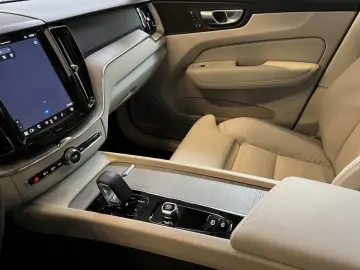 VOLVO XC60 B5 AWD Aut Leder-Beige PilotAssist BLIS 19'