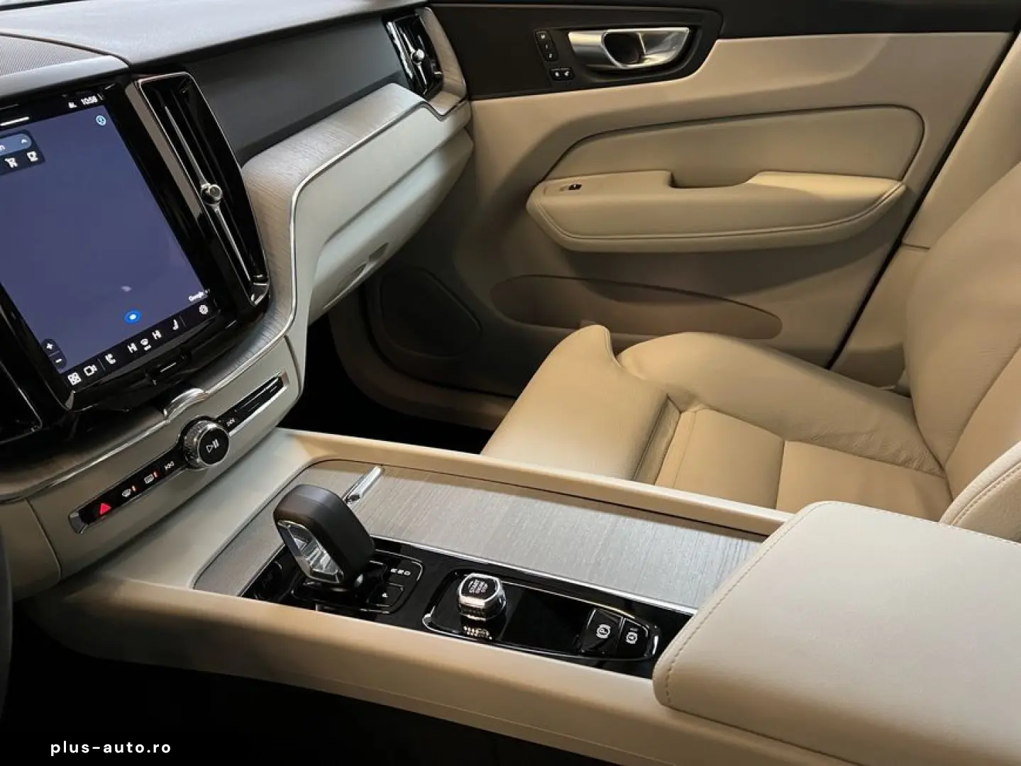 VOLVO XC60 B5 AWD Aut Leder-Beige PilotAssist BLIS 19'