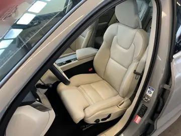 VOLVO XC60 B5 AWD Aut Leder-Beige PilotAssist BLIS 19'