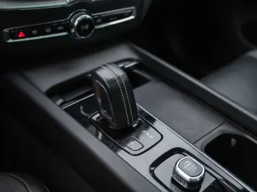 Volvo XC 60 T8 Twin Engine AWD R-Design