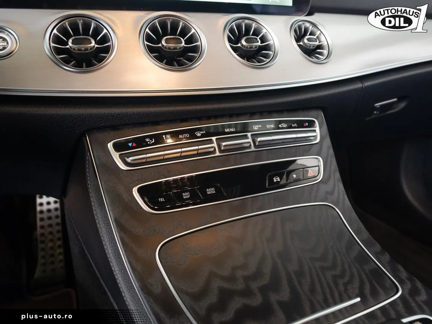 MERCEDES-BENZ E 220d  Coupé 4M 9G-T  PANORAMA AMG TOTWINKEL