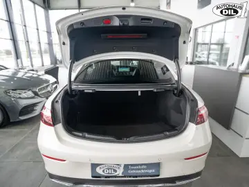 MERCEDES-BENZ E 220d  Coupé 4M 9G-T  PANORAMA AMG TOTWINKEL