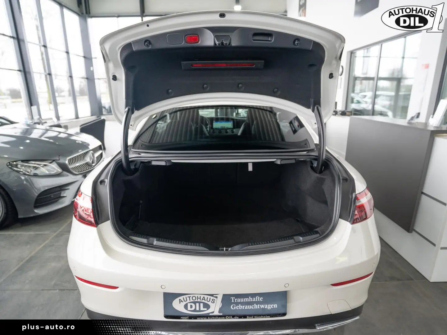 MERCEDES-BENZ E 220d  Coupé 4M 9G-T  PANORAMA AMG TOTWINKEL