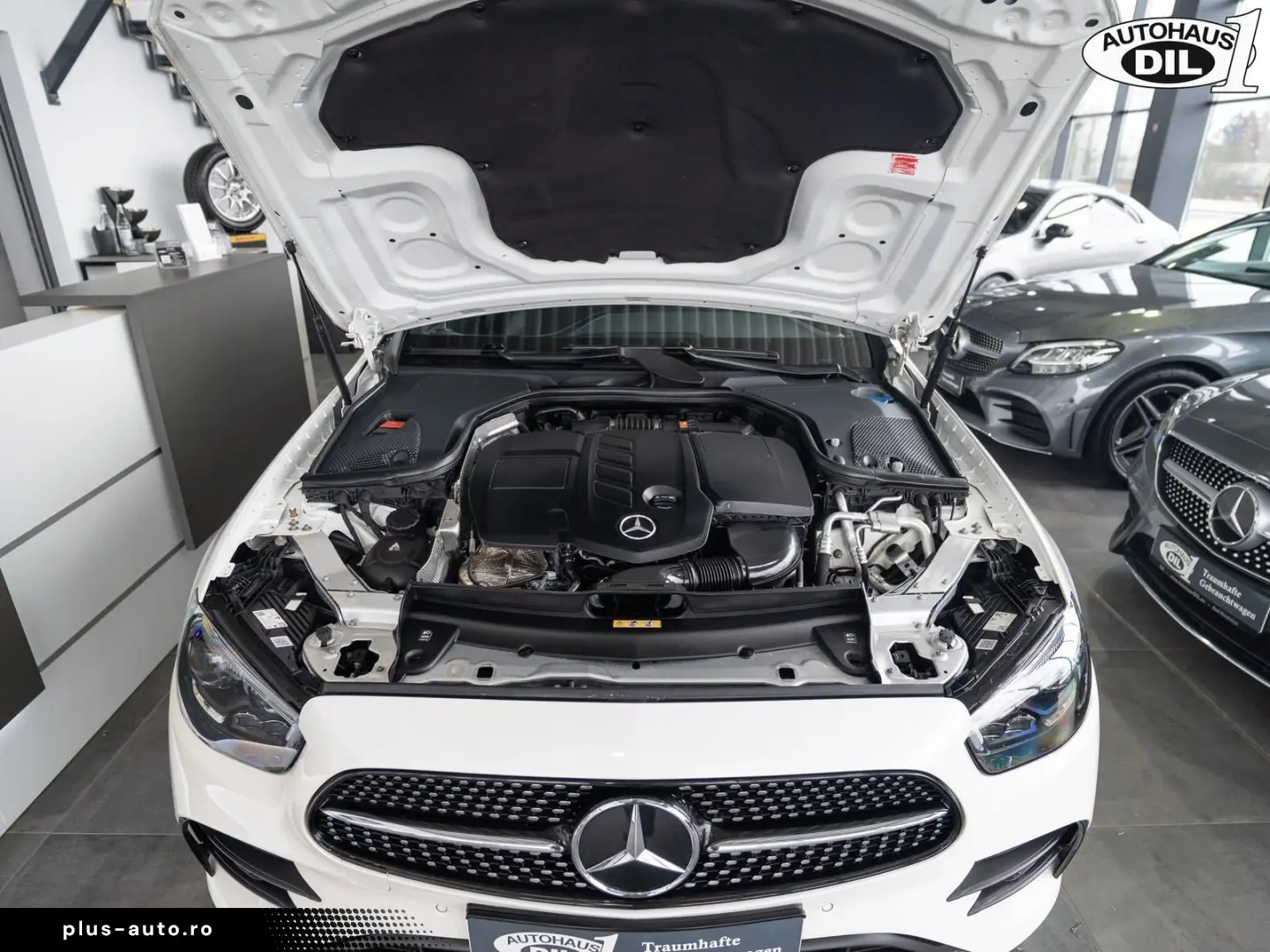 MERCEDES-BENZ E 220d  Coupé 4M 9G-T  PANORAMA AMG TOTWINKEL