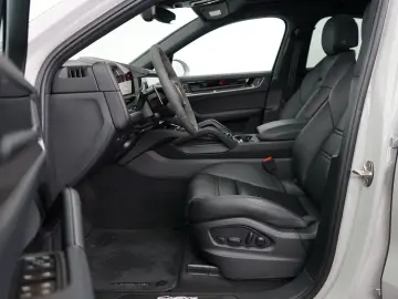 PORSCHE Cayenne Coupe E-Hybrid Kreide P-Display HUD AHK