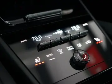 PORSCHE Cayenne Coupe E-Hybrid Kreide P-Display HUD AHK
