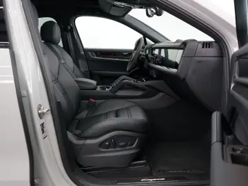 PORSCHE Cayenne Coupe E-Hybrid Kreide P-Display HUD AHK