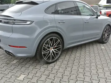 PORSCHE Cayenne Coupe GTS artik 3 display 22  14 wege
