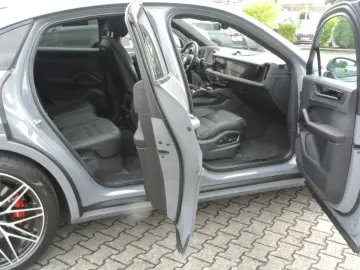 PORSCHE Cayenne Coupe GTS artik 3 display 22  14 wege