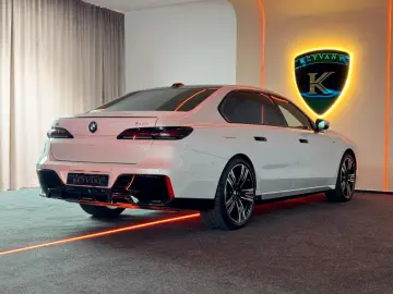 BMW 740d xD 4xMASSG MPRO SKY TV KRIST EXC.LNG B&W 21