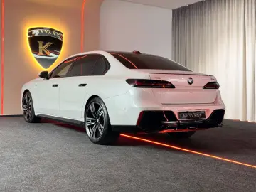 BMW 740d xD 4xMASSG MPRO SKY TV KRIST EXC.LNG B&W 21