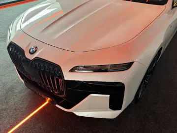 BMW 740d xD 4xMASSG MPRO SKY TV KRIST EXC.LNG B&W 21