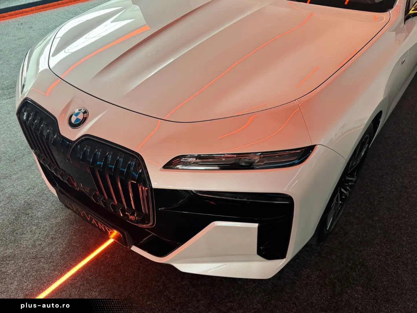 BMW 740d xD 4xMASSG MPRO SKY TV KRIST EXC.LNG B&W 21