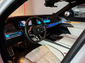 BMW 740d xD 4xMASSG MPRO SKY TV KRIST EXC.LNG B&W 21