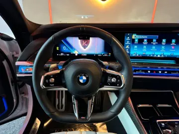 BMW 740d xD 4xMASSG MPRO SKY TV KRIST EXC.LNG B&W 21