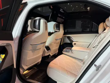 BMW 740d xD 4xMASSG MPRO SKY TV KRIST EXC.LNG B&W 21